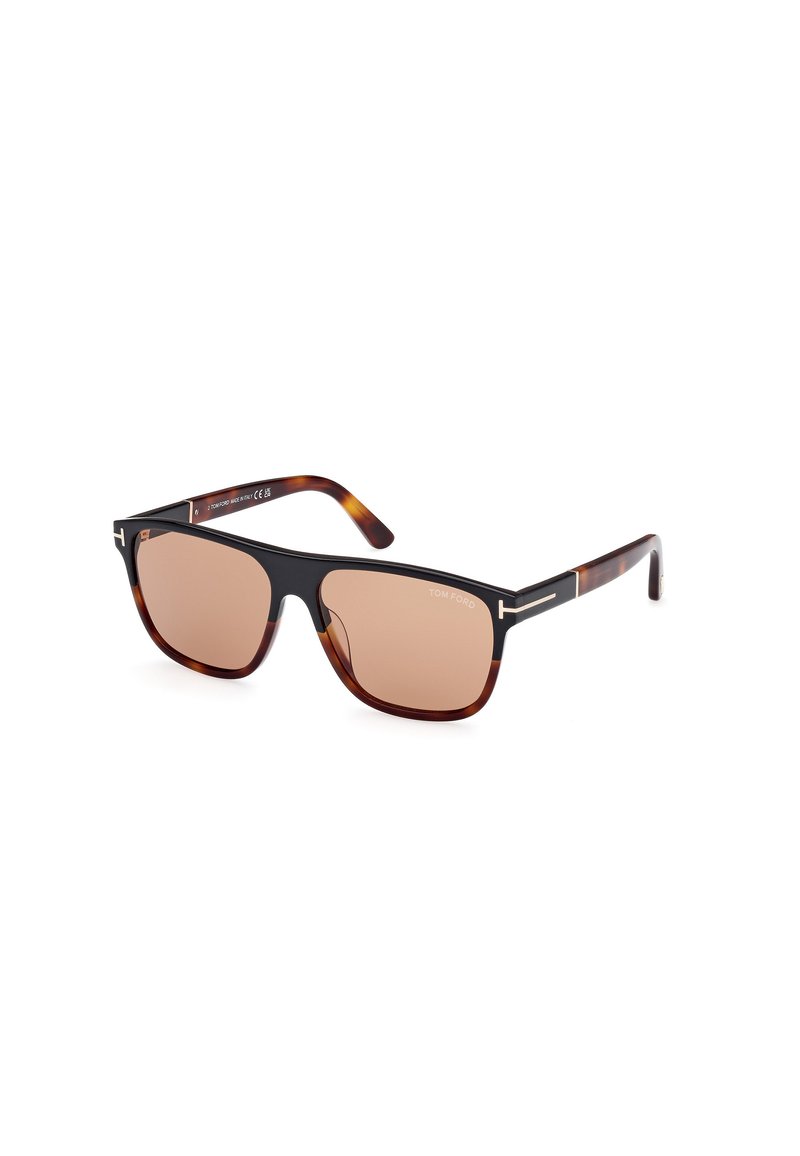 Lentes de tono marrón en una montura rectangular negra y de carey, con elegantes acentos plateados en las varillas para un aspecto moderno.