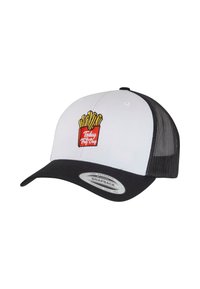 Bela snapback kapa z črnimi mrežastimi stranicami, ki ima izšito rdečo embalažo krompirčka in napis "Dan krompirčka".