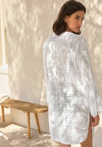Next PETITE - Denní šaty - white