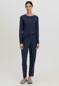 hessnatur LANGARM SCHLAF REGULAR PURE FLOW - Pyjama top - dunkelblau