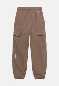 Καφέ, ελαφριά παντελόνια cargo με ελαστική μέση, δύο πλαϊνές τσέπες και το λογότυπο "TERREX" σε λευκό στο αριστερό πόδι. Υφή υφάσματος.