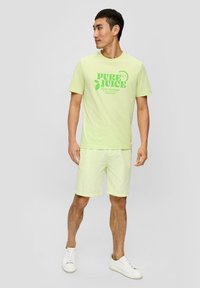 s.Oliver FRONTPRINT - T-shirt print - limettengrün
