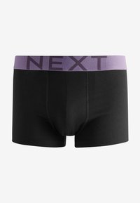 Črne bombažne bokserice z vijoličnim elastičnim pasom, na katerem je napisano "NEXT". Gladka tekstura in prilegajoč dizajn.