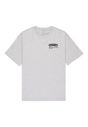 Graues Baumwoll-T-Shirt mit kurzen Ärmeln, Rundhalsausschnitt und einem schwarzen gedruckten Logo mit "ELEMENT Iron Works EST. 1992" auf der linken Brust.