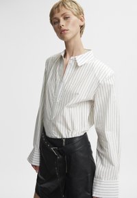 Gestuz CYMAGZ - Camicia - white pinstripe