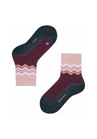 Bunt gestreifte Socken mit einem Zickzackmuster in den Farben Kastanienbraun, Pink und Blau-Grau. Hergestellt aus weichem Stoff mit gerippten Bündchen.