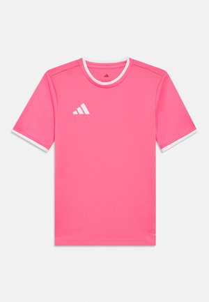 Lys rosa, kortermet treningsskjorte med hvit kant på krage og mansjetter, med en hvit Adidas-logo på brystet.