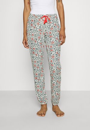 Blumen Schlafanzughose in Weiß, mit einem bunten Druck aus roten Blumen und grünen Blättern, abgeschlossen mit einem verstellbaren roten Kordelzug an der Taille.