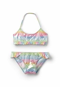 Ensemble de bikini deux pièces en tissu brillant et irisé. Le haut a un ourlet frangé, et le bas présente un volanta assorti, dans des couleurs pastel de l'arc-en-ciel.