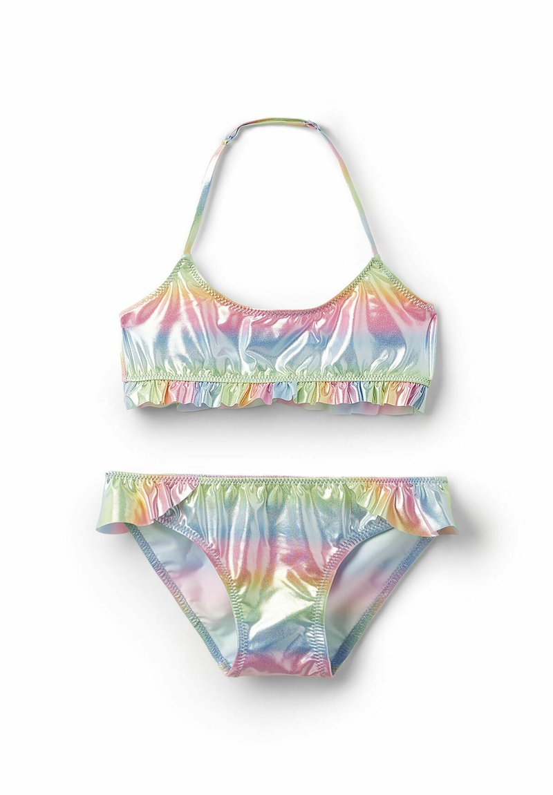 Ensemble de bikini deux pièces en tissu brillant et irisé. Le haut a un ourlet frangé, et le bas présente un volanta assorti, dans des couleurs pastel de l'arc-en-ciel.