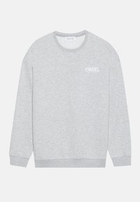 Grå sweatshirt lavet af letvægtigt stof, med rund halsudskæring, lange ærmer og "PADEL" logo trykt i hvidt på brystet.
