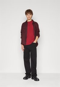 BOSS TCHUP - T-shirts - open red