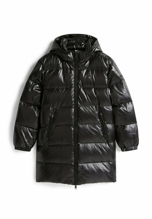 Veste noire rembourrée avec une finition brillante, capuche, deux poches zippées à l'avant, poignets élastiques et fermeture à glissière sur toute la longueur à l'avant.