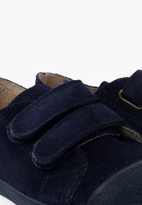 Pisamonas Tenisky - azul marino