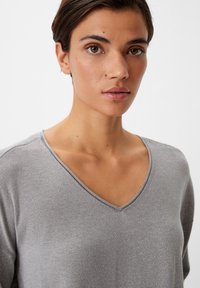 comma - Sweter