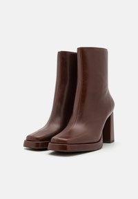 Jeffrey Campbell MAXIMAL-L2 ciemnobrązowy
