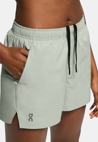On ESSENTIAL - Sporta šorti - off white