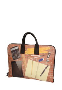 Laptoptas met een steenpatroon in aardetinten, met zwarte handvatten en een rits. Geïllustreerd met kantoorbenodigdheden en gereedschap.