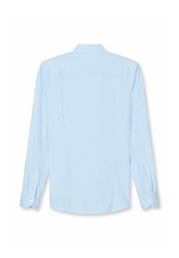 Hellblaues Langarmhemd mit vertikalem weißen Streifenmuster, mit Kragen und Knopfmanschetten. Glatte Stofftextur.