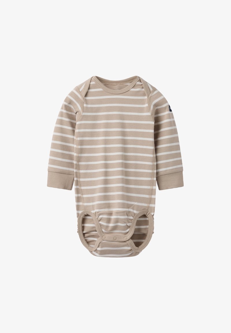 Beige pitkähihaine jumpsuit, jossa on valkoisia vaakaraitoja. Pyöreä kaula-aukko, napitus alareunassa ja pehmeää puuvillakangasta.