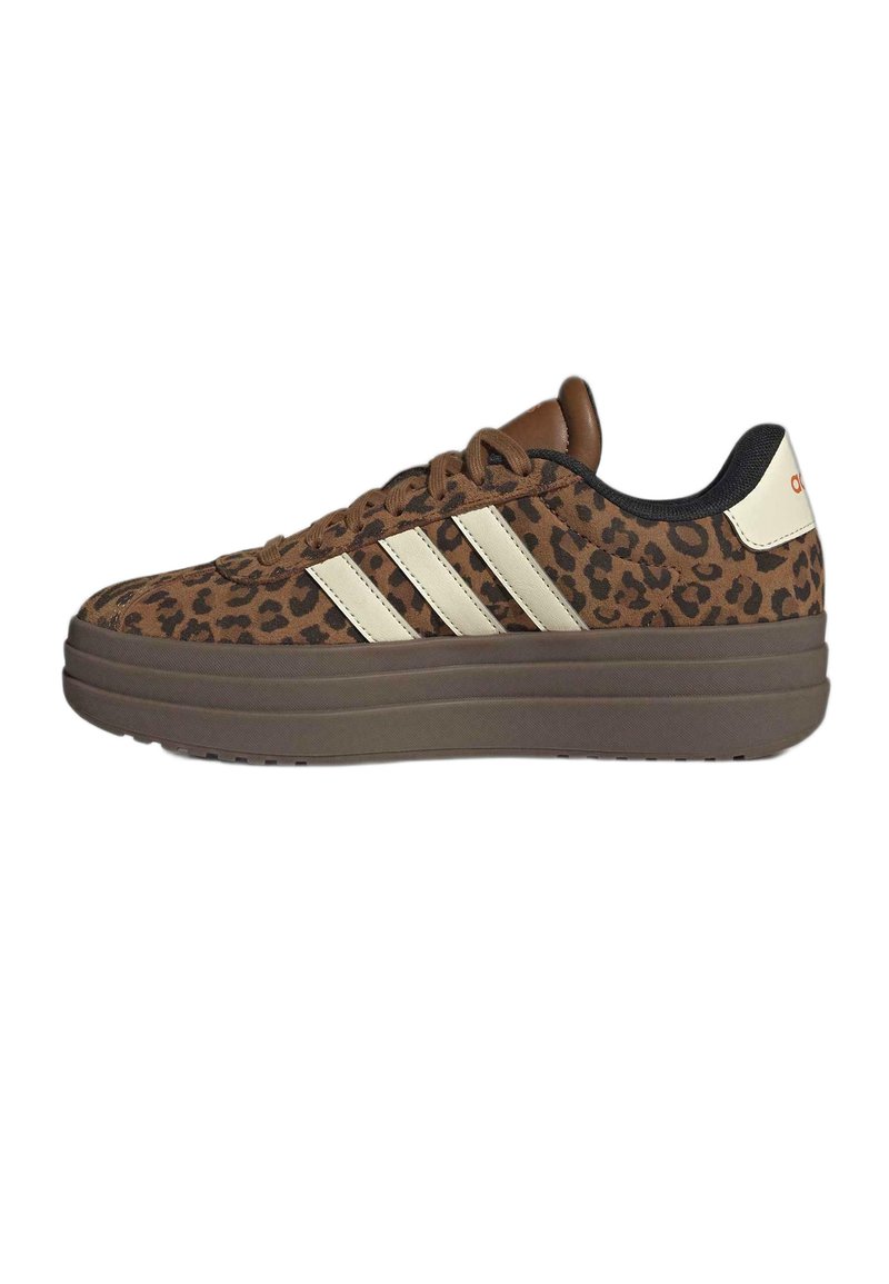 adidas Sportswear BASKETS COURT BOLD - Baskets basses - dubr crewht gum ...