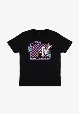 Zwarte katoenen t-shirt met een multicolore MTV-logo op een geblokte achtergrond en accenten in blauw, roze en wit.