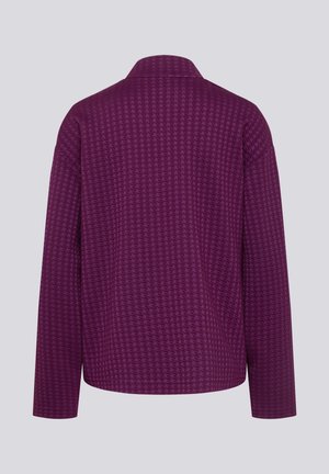 Lila langärmeliges Hemd mit einem strukturierten Hahnentrittmuster, ausgestattet mit einem Kragen und einer lockeren Passform, von hinten dargestellt.