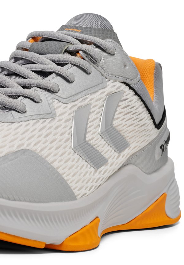 REACH CORE - Training shoe3