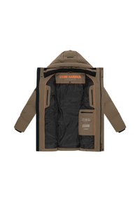 Abrigo acolchado marrón con capucha, forro interior negro y detalles en naranja. Cuenta con múltiples bolsillos interiores y logo en el interior.