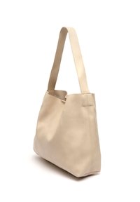 Beige nahkakassi minimalistisella muotoilulla, jossa on yksi olkahihna, pehmeä pinta ja avoin yläosa, täydellinen arkikäyttöön.