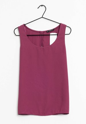 Ærmeløs top i en dyb mauve farve, med en rund halsudskæring og en diskret rygåbning, lavet af letvægtsstof med en glat tekstur.