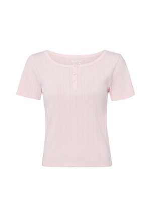 Hellrosa, kurzärmeliges, geripptes Strickoberteil mit Rundhalsausschnitt und drei kleinen Knöpfen an der vorderen Mitte der Knopfleiste.