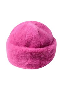 Faux fur lyserød hat med en rund krone og blød tekstur, der har en foldet manchet i bunden. Tykt og luksuriøst materiale.
