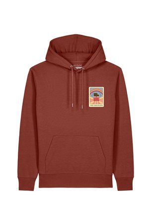 Braunes Kapuzensweatshirt mit Fronttasche und kleinem buntem Motiv einer Schokoladentafel und Regenbogen mit der Aufschrift "The Chocolate" auf der Brust.