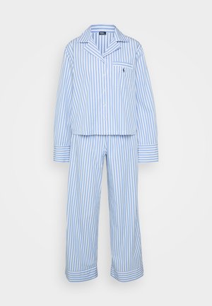 Raidat pajama-setti vaaleansinisessä ja valkoisessa. Sisältää pitkät hihat, napitettavan topin, jossa on tasku, sekä samanlaiset löysät housut. Puuvillamateriaalia.