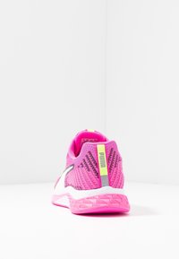 Puma Chaussures de running sur route - pink