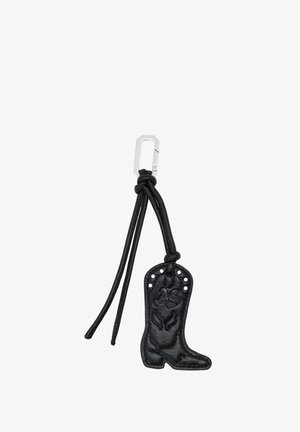 Zwart lederen cowboylaarzen sleutelhanger met reliëf ontwerp, initialen "AS" en zilveren metalen haak bevestigd aan twee leren koorden.