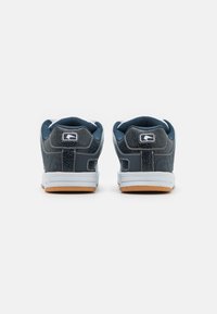 Globe TILT - Skate shoes - white/blue