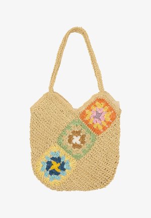 Beige hæklede skuldertaske med tre farverige granny square-mønstre i blå, grønne og orange toner på forsiden.