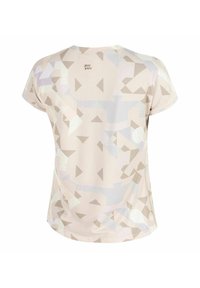 Camisa de manga corta de color beige claro con un patrón de formas geométricas en tonos beige, blanco y pastel; tejido texturizado con el logo de la marca en la parte posterior.