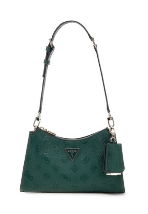 Sac à main Guess vert foncé avec motif de logo embossé, plaque en métal triangulaire avec logo, bandoulière ajustable et petite pochette assortie attachée.