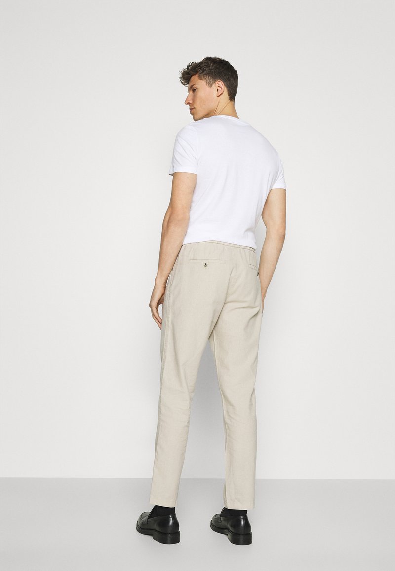 Herren Chinos | Lindbergh ELASTIC WAIST PANTS Stoffhose off white mix/offwhite - DU64870 Herren Chinos | Lindbergh ELASTIC WAIST PANTS Stoffhose off white mix/offwhite - DU64870
