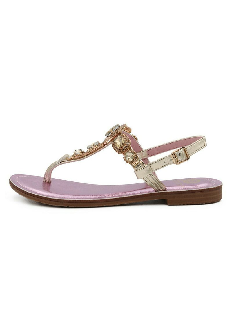 Sandali piatti con una fascia metallica dorata, decorati con gemme trasparenti e rosa, una soletta rosa e una suola marrone.