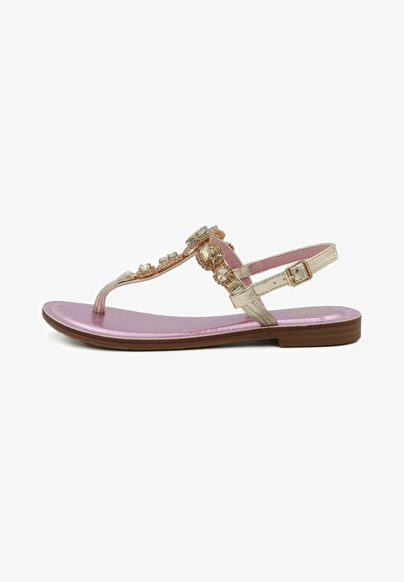 Sandali piatti con una fascia metallica dorata, decorati con gemme trasparenti e rosa, una soletta rosa e una suola marrone.