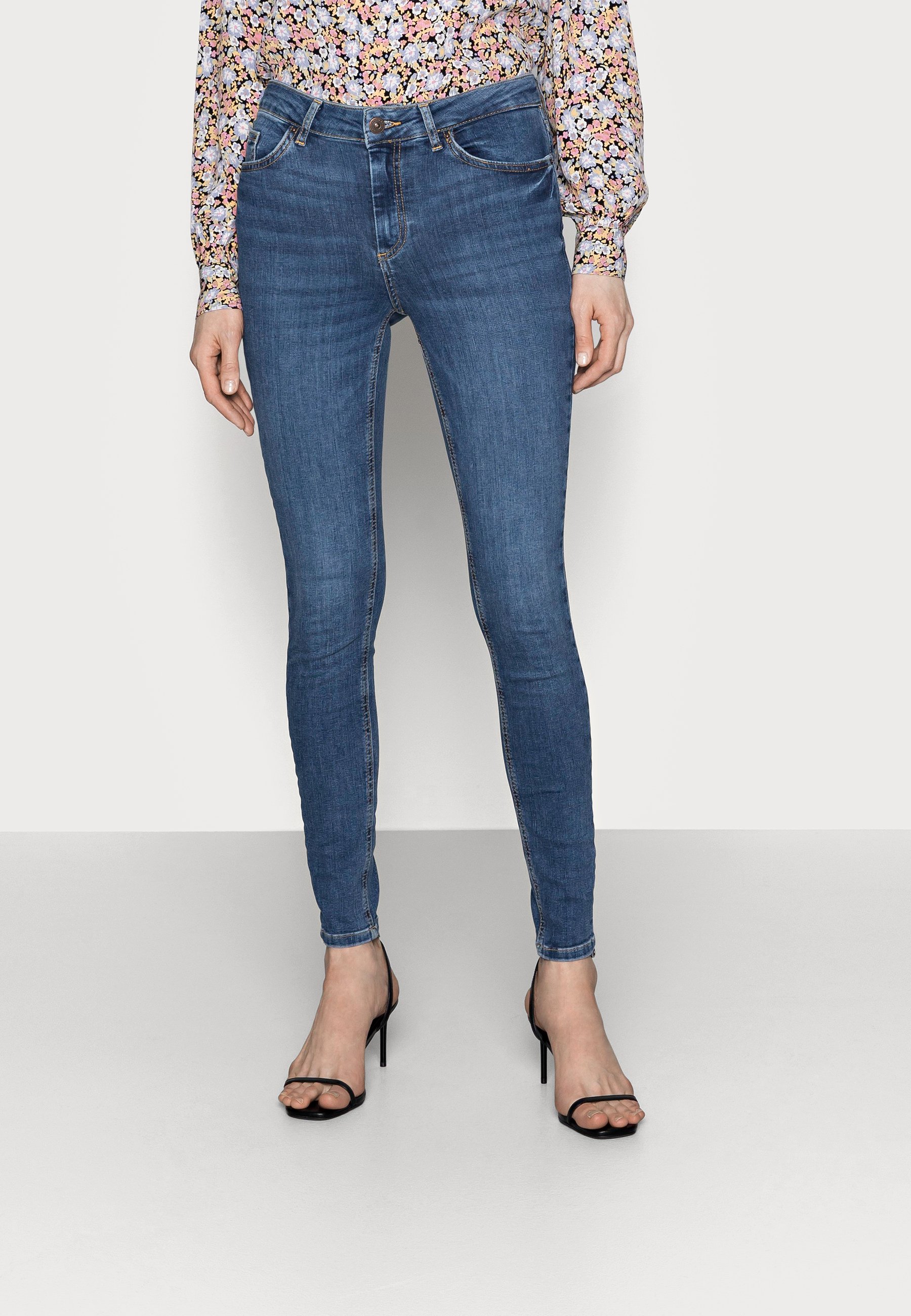 PIECES Tall PCDELLY - Jeans Skinny Fit - medium blue denim/blue denim -  Zalando.co.uk