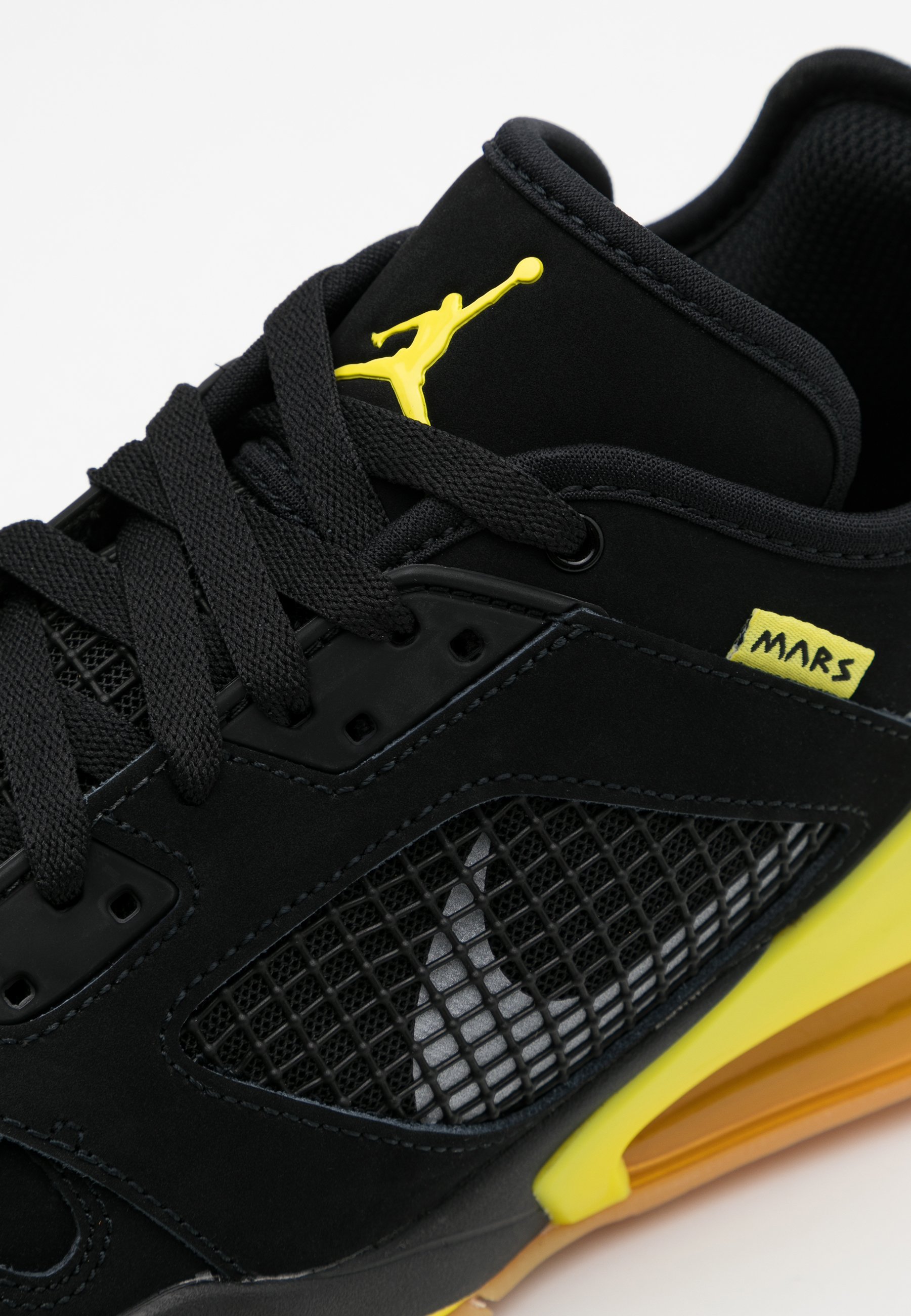 Jordan MARS 270 - Joggesko - black/metallic gold/dark smoke grey/white/pure platinum Jordan MARS 270 - Joggesko - black/metallic gold/dark smoke grey/white/pure platinum