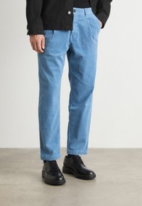 BOSS SHYNE - Nohavice chinos - open blue