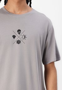 Thumbnail Image 10