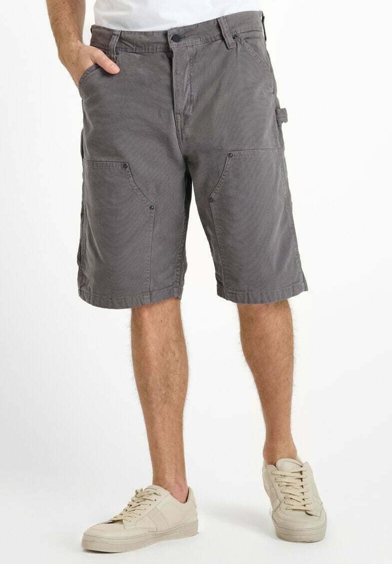 Grijze cargoshorts van een katoenmix, voorzien van twee zijzakken, knoopsluiting en een opgerolde zoom voor een ontspannen pasvorm.