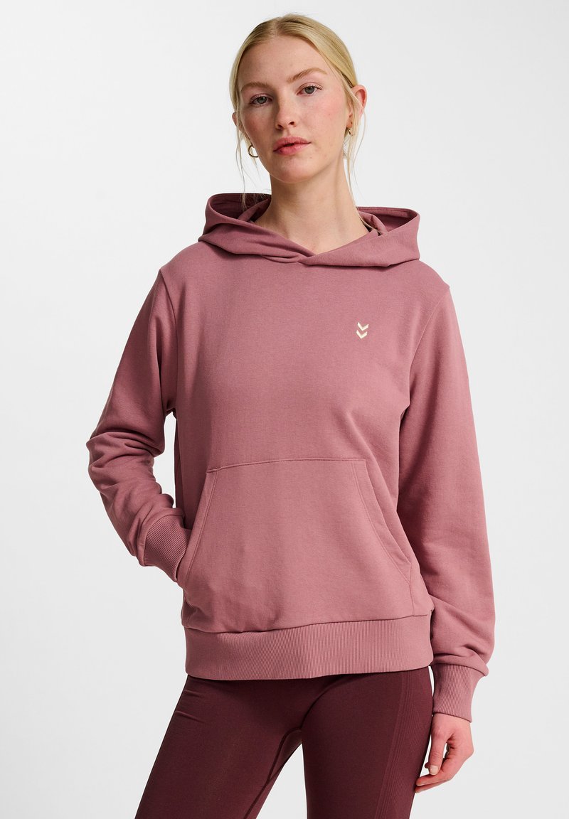 Rosa Hoodie mit einer Fronttasche, gerippten Bündchen und Saum. Verfügt über ein kleines Logo. Weicher Stoff mit glatter Textur.